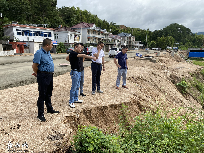 汪训卫到东山社区调研和督导民生重点工程建设