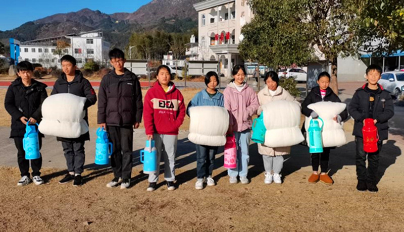 【教育民生】家校联合促成长 民生工程添动力——响肠中心学校召开防寒保暖专题家长会