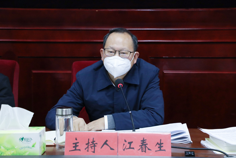 江春生主持召开县委理论学习中心组学习会议